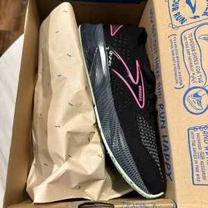 New Brooks Levitate StealthFit 6